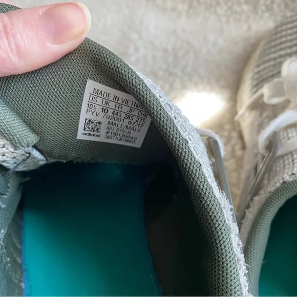 Adidas White and Gray Sneakers - Men’s 10.5 - Picture 4 of 6